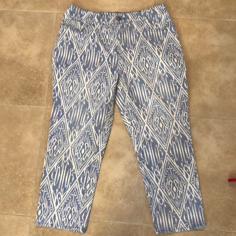 Chico’s Platinum blue/white denim crops Size 1
